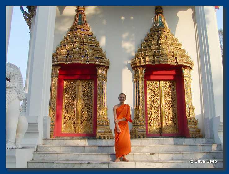 Ubon Ratchathani Wat Pa Noi 20031216-3